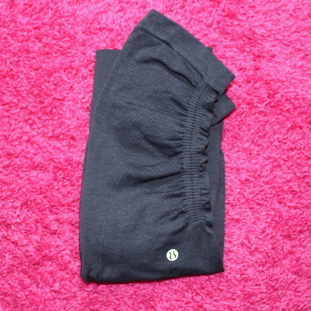 ⚡️ Lululemon “In The Flow II” Cropped Leggings - Picture 2 of 5